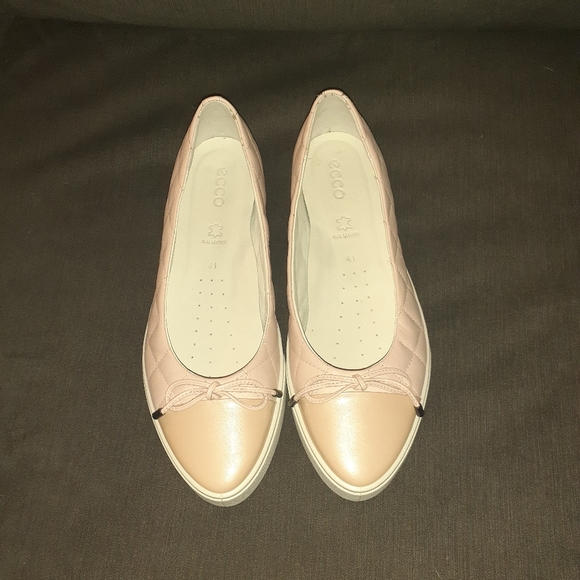 Ecco Flats - Picture 2 of 4